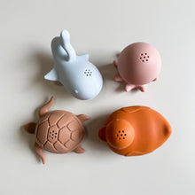 Load image into Gallery viewer, Squeezy Sea Animal Bath Toy Set