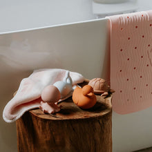 Load image into Gallery viewer, Squeezy Sea Animal Bath Toy Set