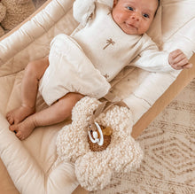 Load image into Gallery viewer, Cloud Daisy Dummy Holder