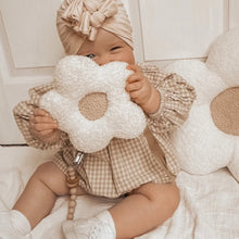 Load image into Gallery viewer, Cloud Daisy Dummy Holder