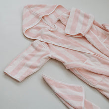 Load image into Gallery viewer, Hooded Towel + Washer bundle