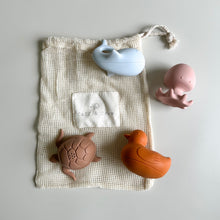 Load image into Gallery viewer, Squeezy Sea Animal Bath Toy Set
