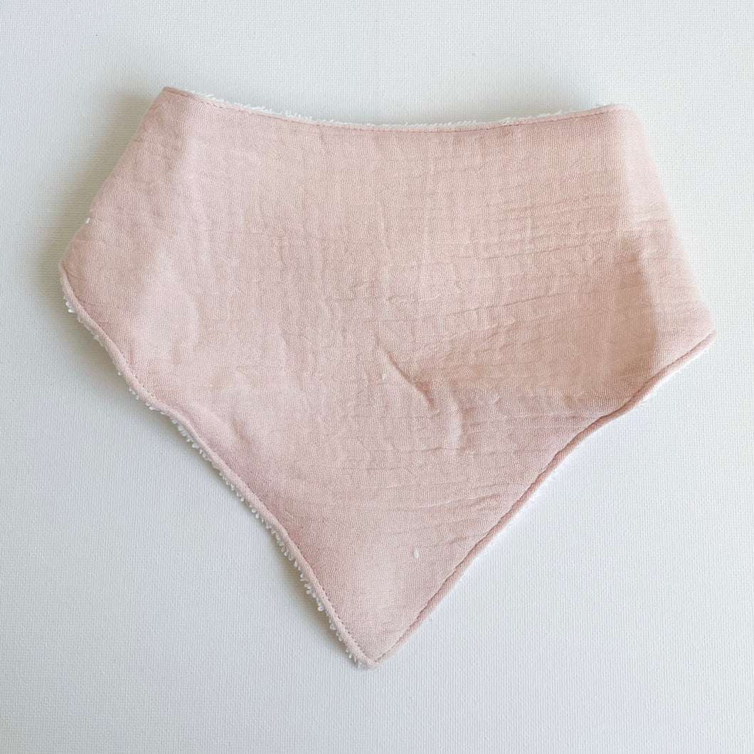 the front of the muslin towel dribble bib in baby pink colour