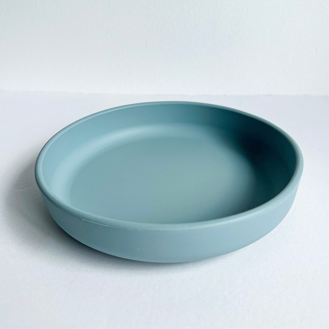 the side view of the silicone suction plate in baby blue colour