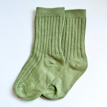 Load image into Gallery viewer, pair of ribbed crew socks in apple
