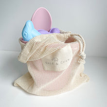 Load image into Gallery viewer, the silicone beach toy set in flamingo colour in cotton net bag
