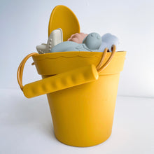 Load image into Gallery viewer, silicone beach toy set in sunny side showing the silicone moulds and spade inside the bucket
