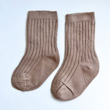 Load image into Gallery viewer, pair of ribbed crew socks in mocha
